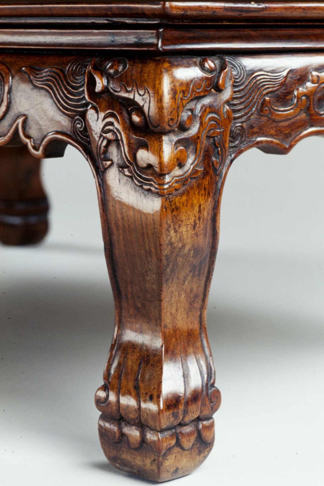Baojian Joint (抱肩榫)